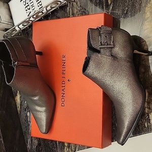 Metallic gold Donald Pliner size 8 M buckle bootie